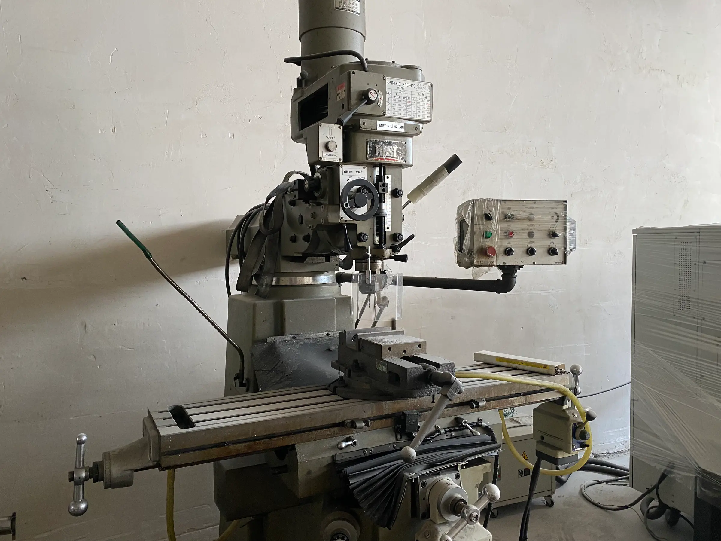 FIRST LC 185 VN-B UNİVERSAL KALIPÇI FREZE TEZGAHI